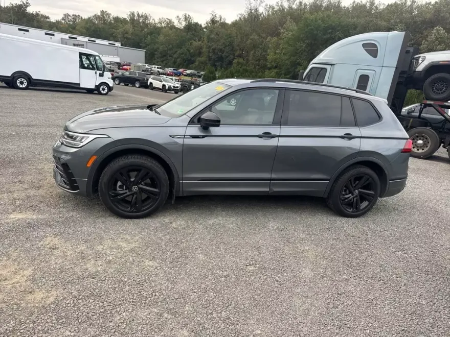2024 Volkswagen Tiguan SE R-Line Black photo 1