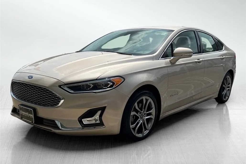 2019 Ford Fusion Hybrid Titanium photo 1