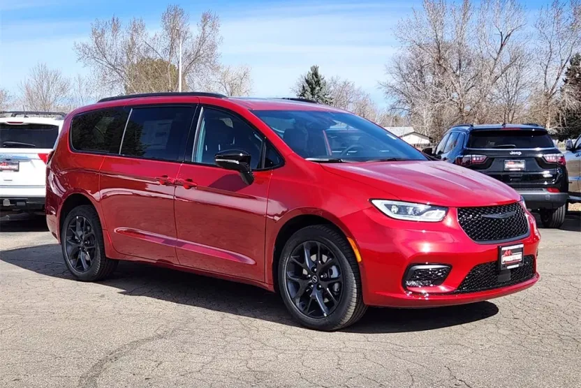 2025 Chrysler Pacifica Limited photo 1