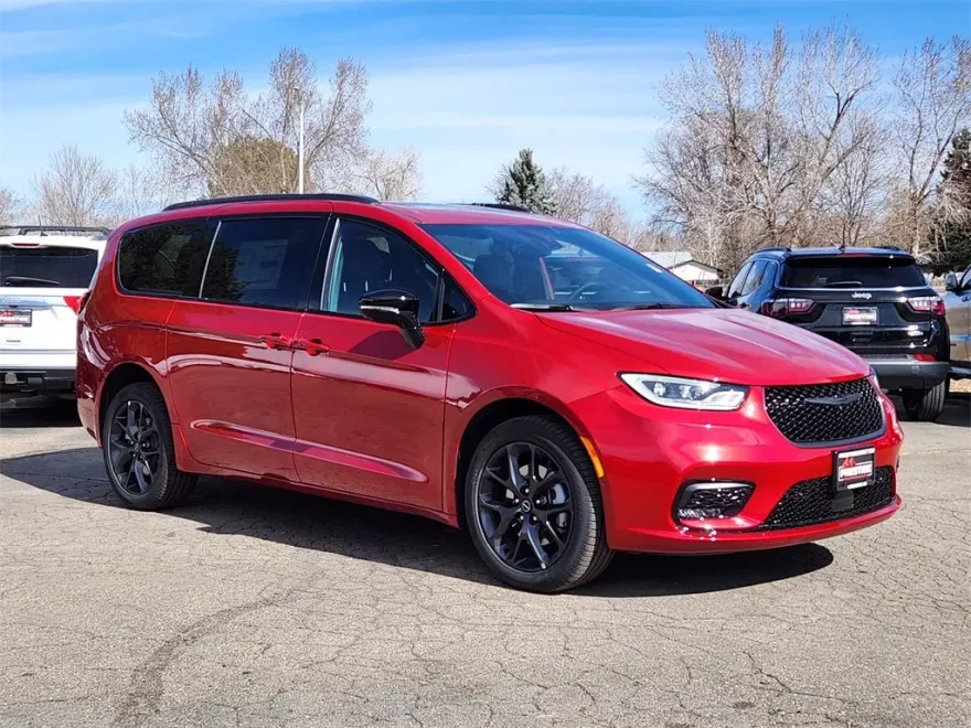 2025 Chrysler Pacifica Limited photo 1