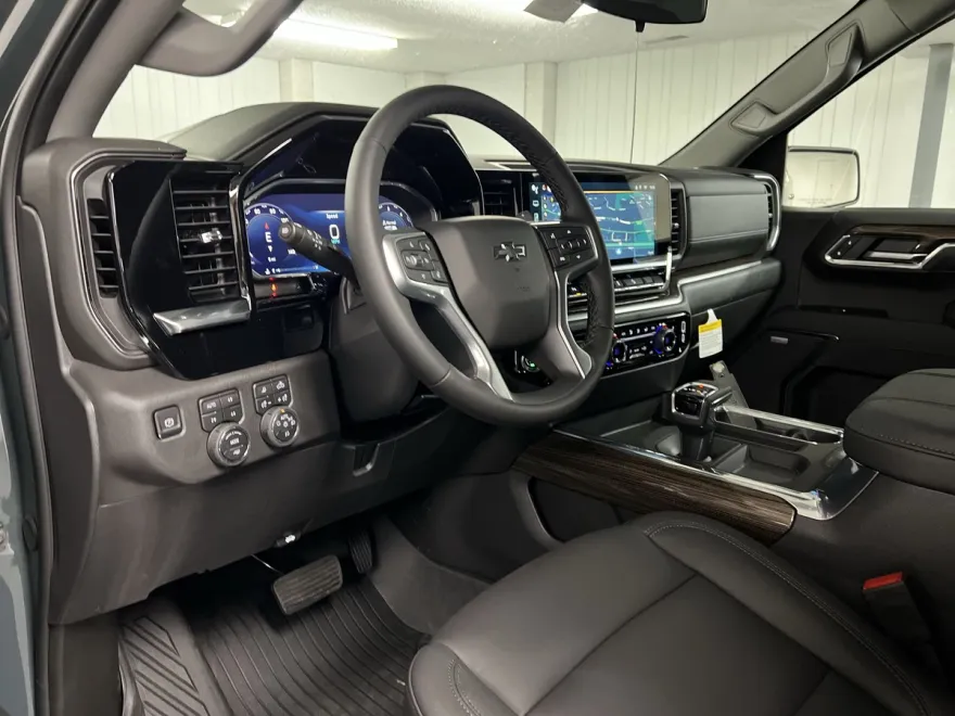 2026 Chevrolet Silverado Trail Boss LT photo 1