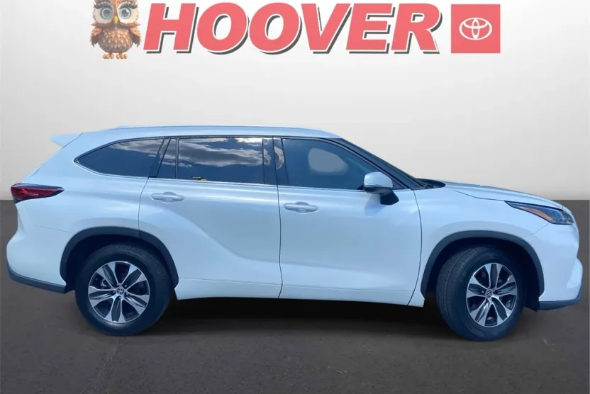 2022 Toyota Highlander XLE photo 1