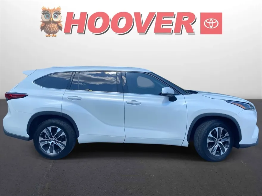 2022 Toyota Highlander XLE photo 1