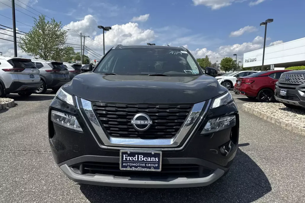 2022 Nissan Rogue SV photo 1