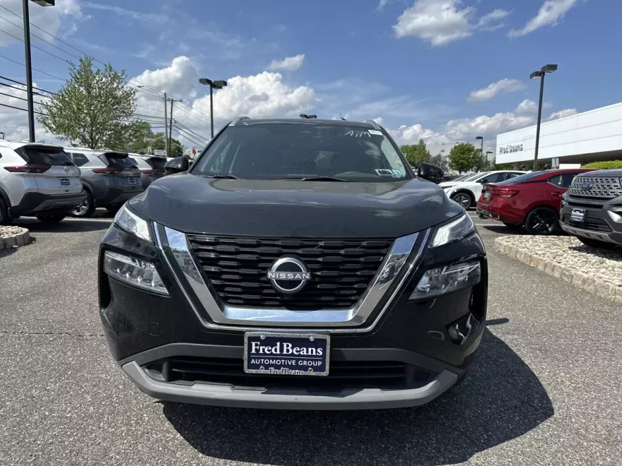 2022 Nissan Rogue SV photo 1