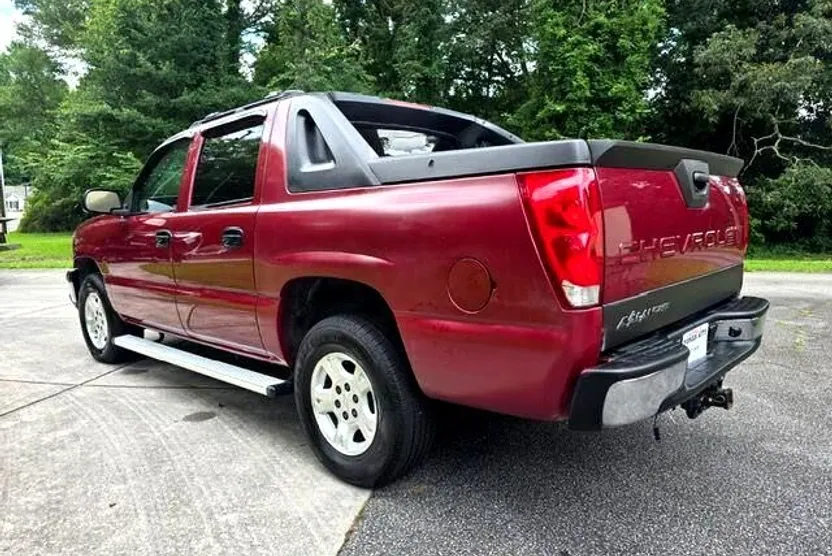 2004 Chevrolet Avalanche photo 1