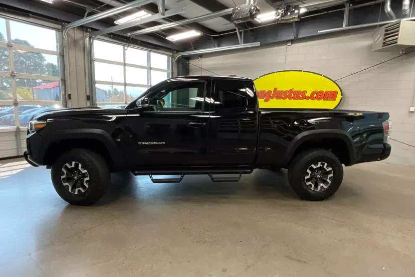 2022 Toyota Tacoma TRD photo 1