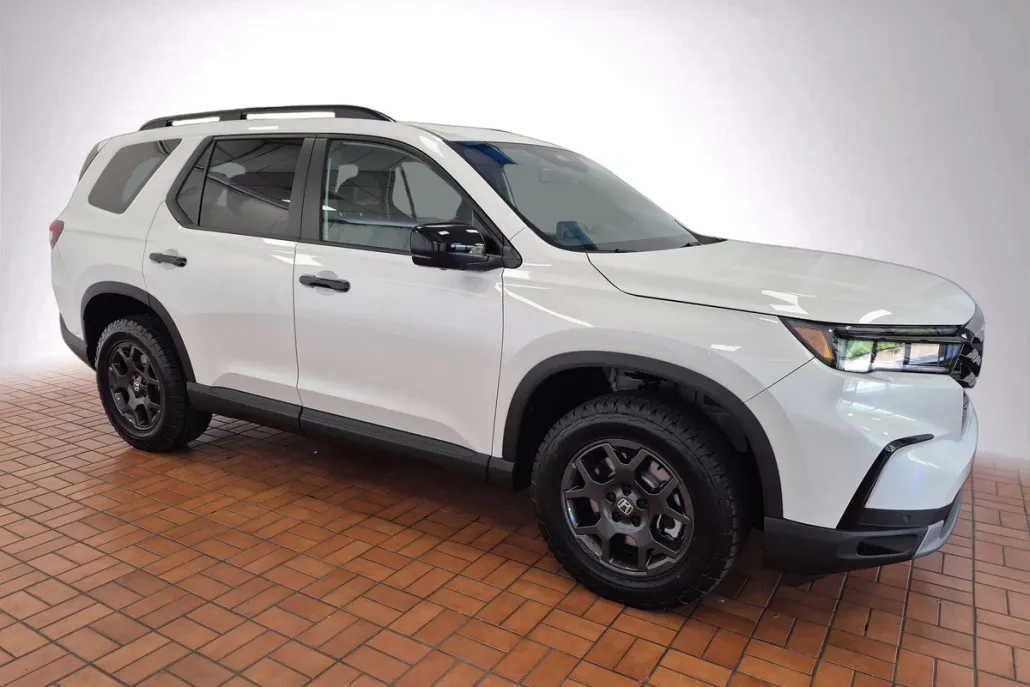 2025 Honda Pilot TrailSport photo 1