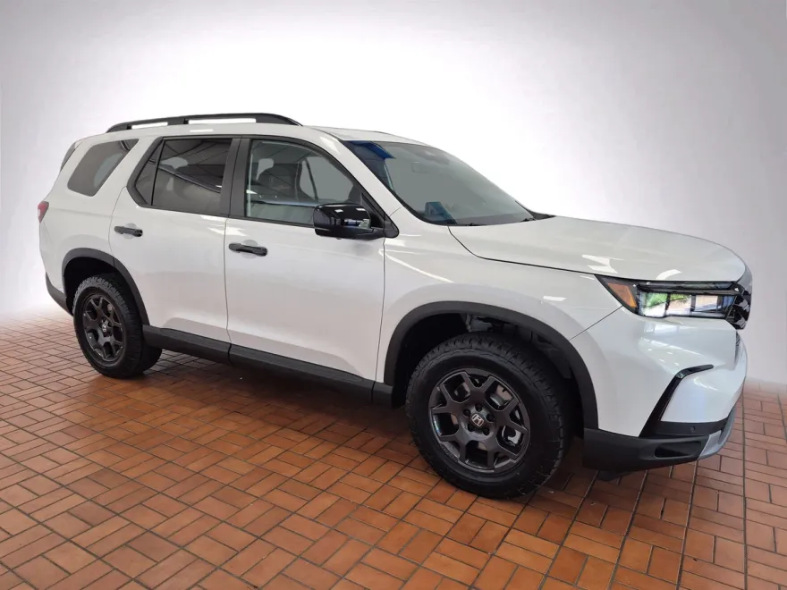 2025 Honda Pilot TrailSport photo 1