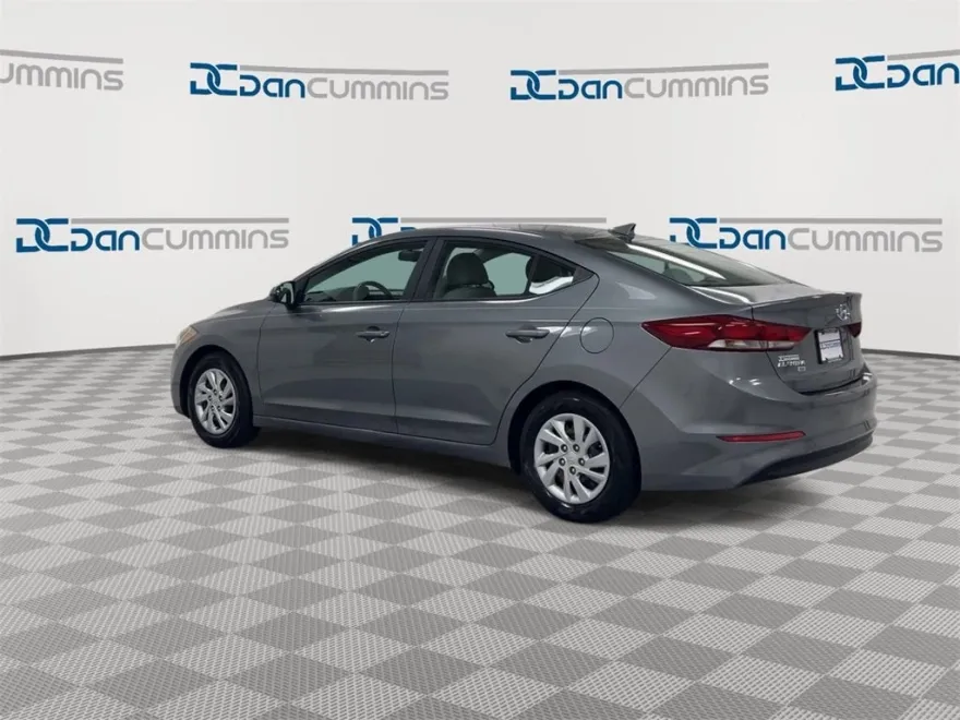 2017 Hyundai Elantra SE photo 1