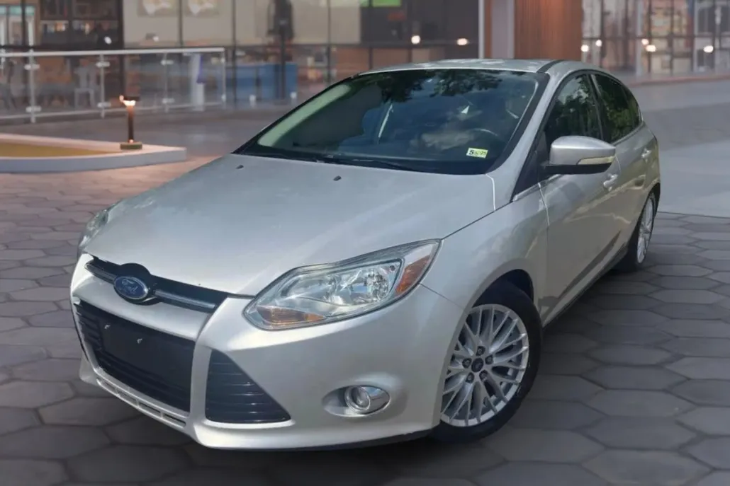 2012 Ford Focus SEL photo 1