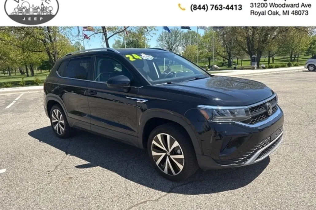 2024 Volkswagen Taos SE photo 1