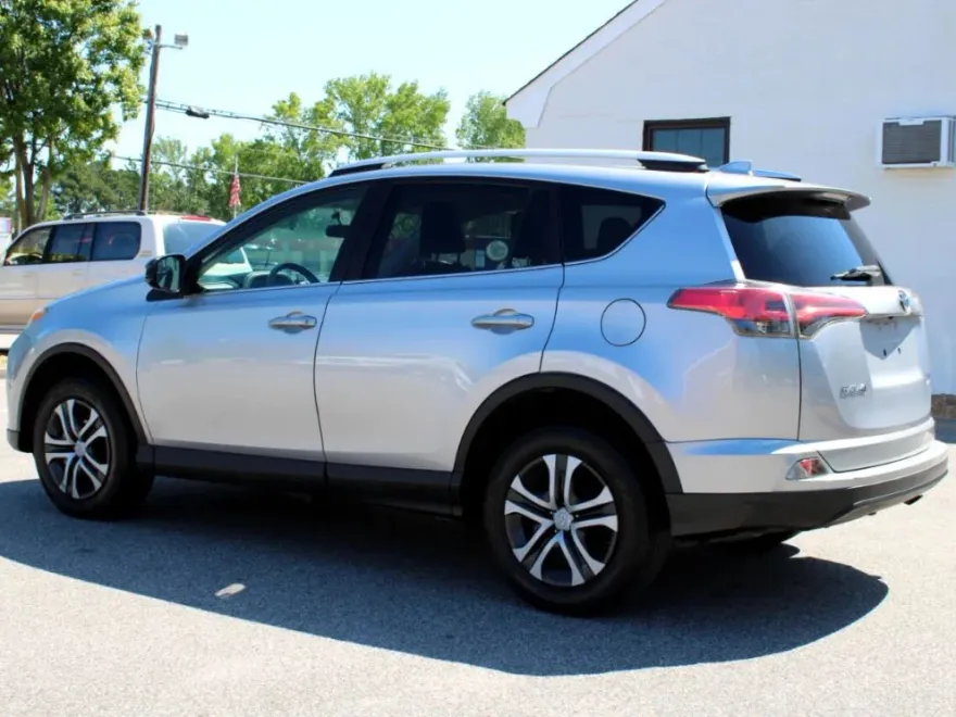 2016 Toyota RAV4 LE Sport photo 1