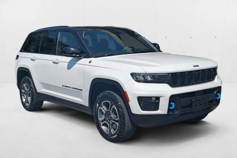 2023 Jeep Cherokee 4xe Trailhawk photo 1