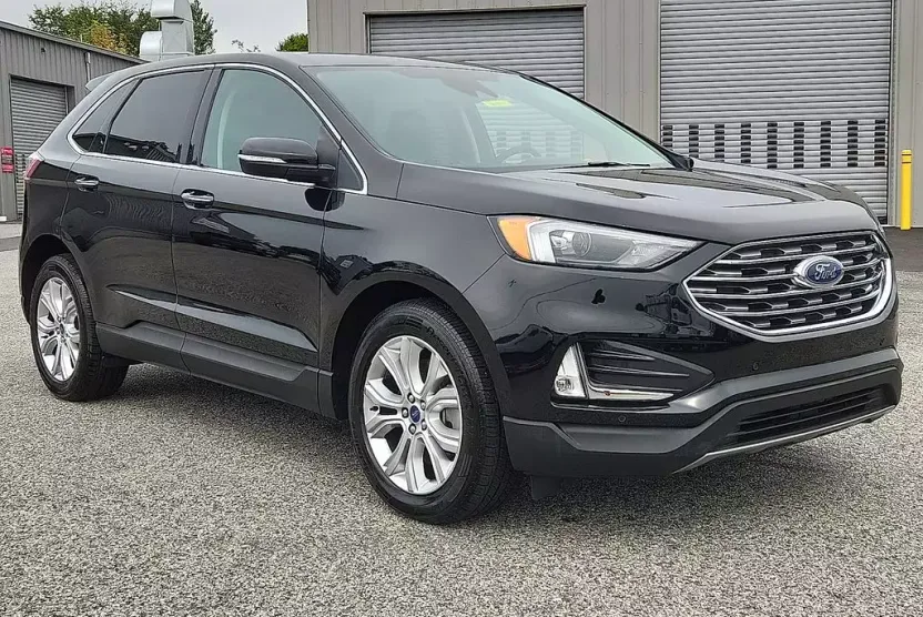 2022 Ford Edge Titanium photo 1
