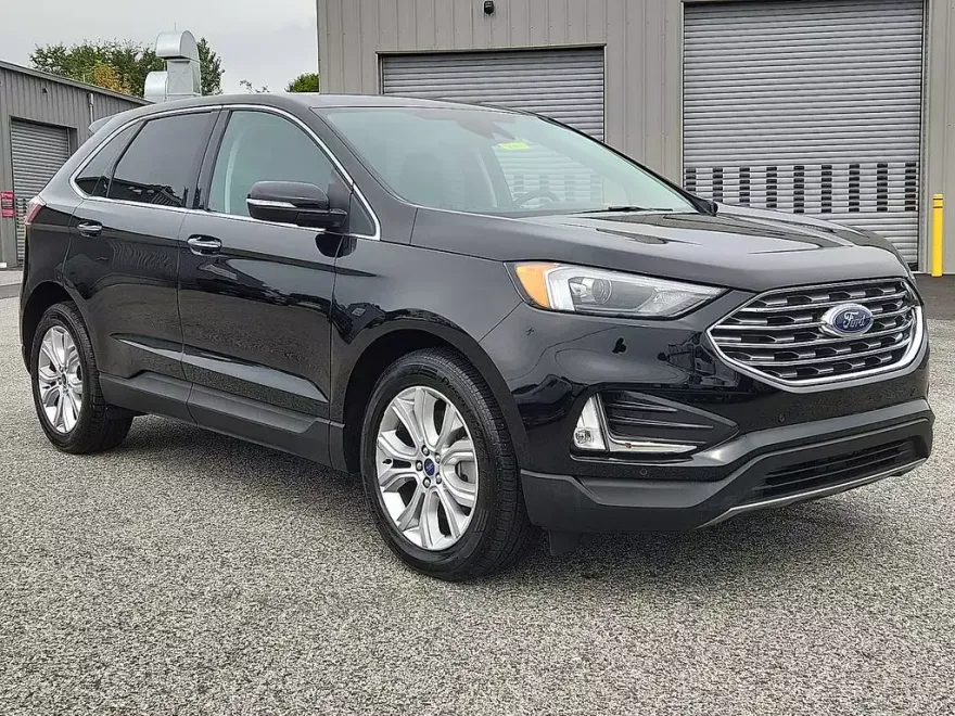 2022 Ford Edge Titanium photo 1