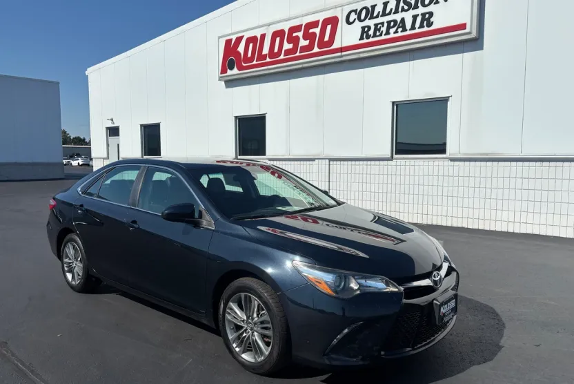 2017 Toyota Camry SE photo 1