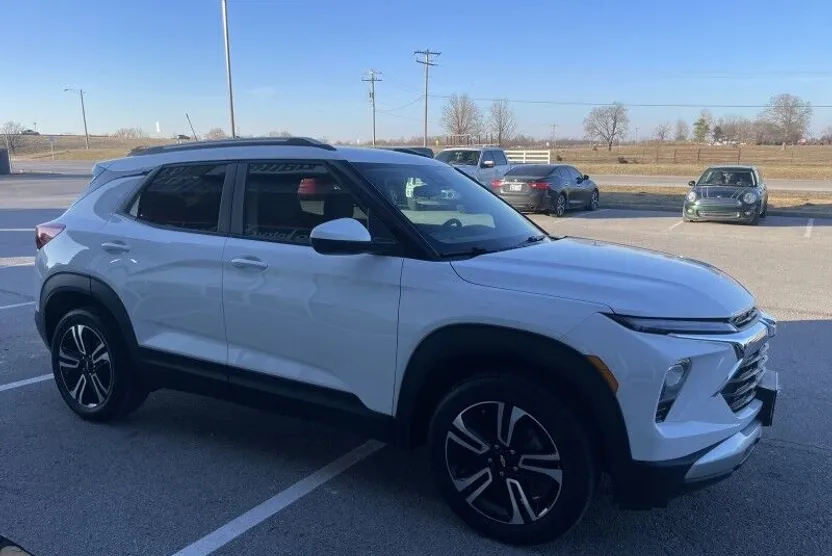 2025 Chevrolet Trailblazer LT photo 1