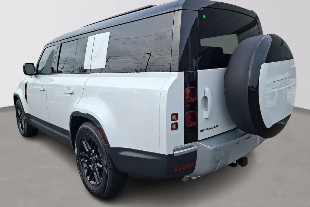 2025 Land Rover Defender 130 S photo 1