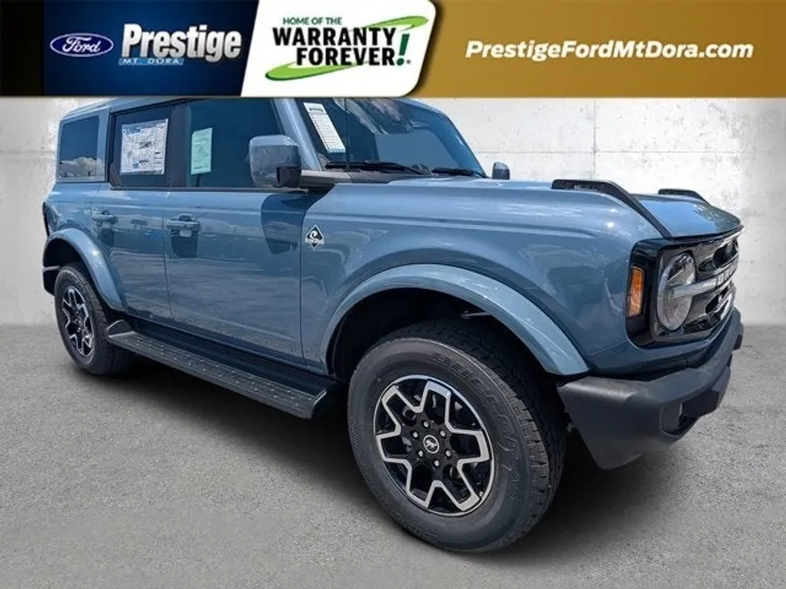 2025 Ford Bronco Outer Banks photo 1