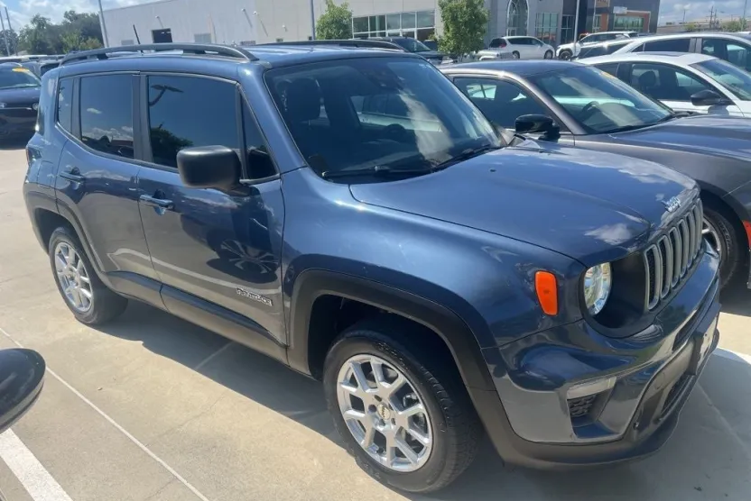 2022 Jeep Renegade Latitude photo 1