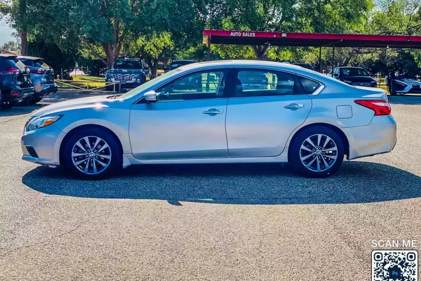 2016 Nissan Altima 2.5 SV photo 1