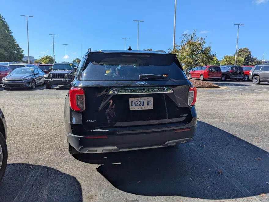 2023 Ford Explorer XLT photo 1