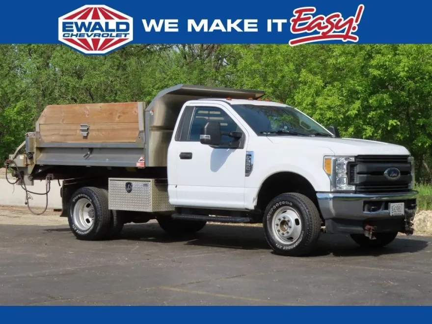 2017 Ford F-350 XLT photo 1