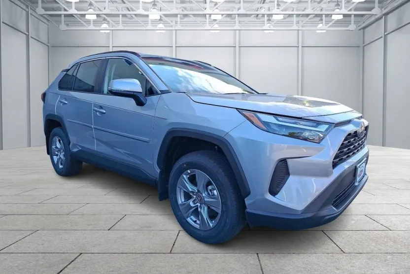 2025 Toyota RAV4 XLE photo 1