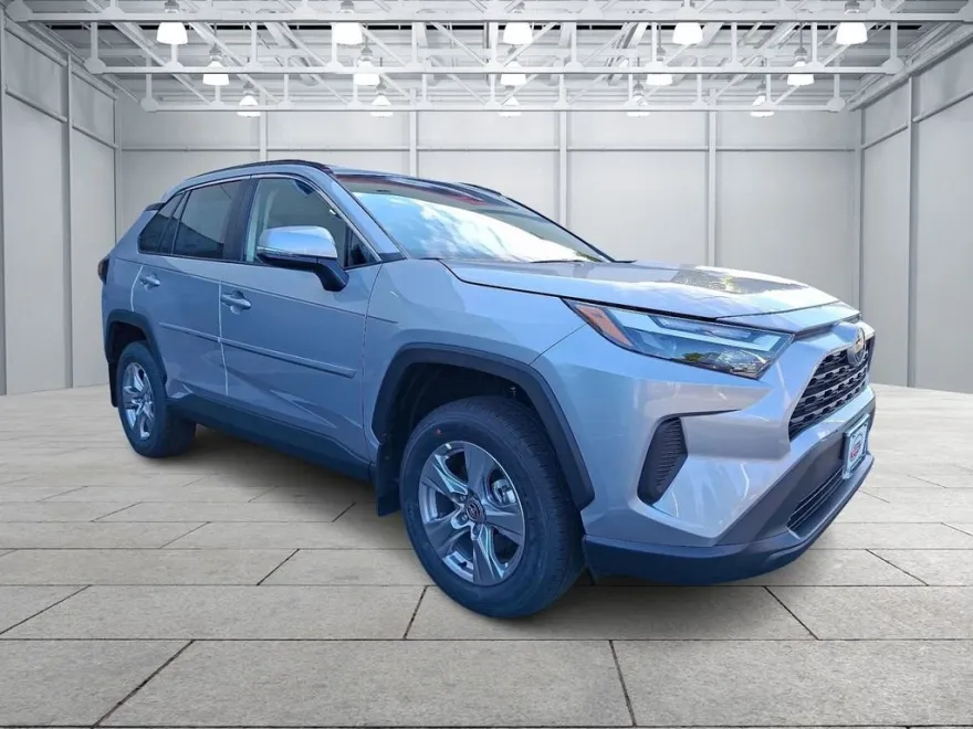 2025 Toyota RAV4 XLE photo 1