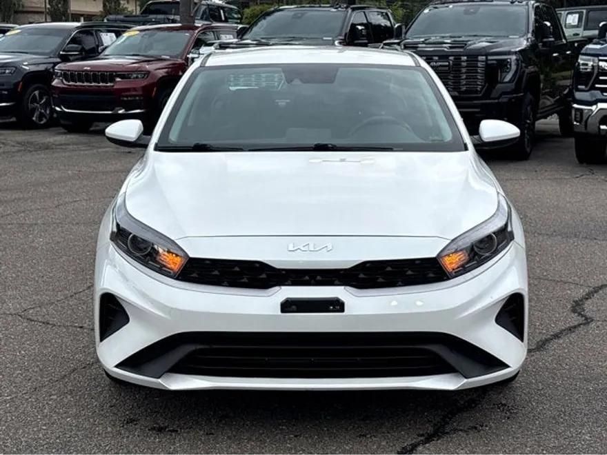 2023 Kia Forte LXS photo 1