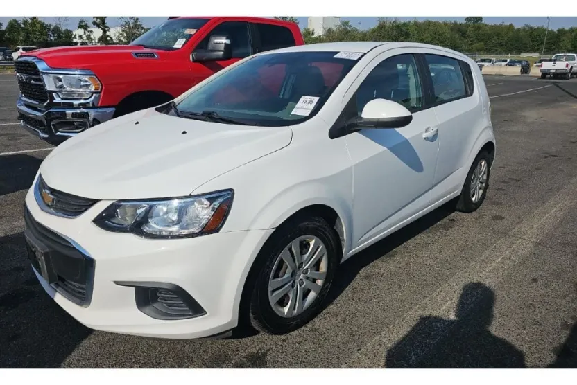 2020 Chevrolet Sonic LT photo 1