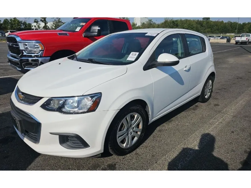 2020 Chevrolet Sonic LT photo 1