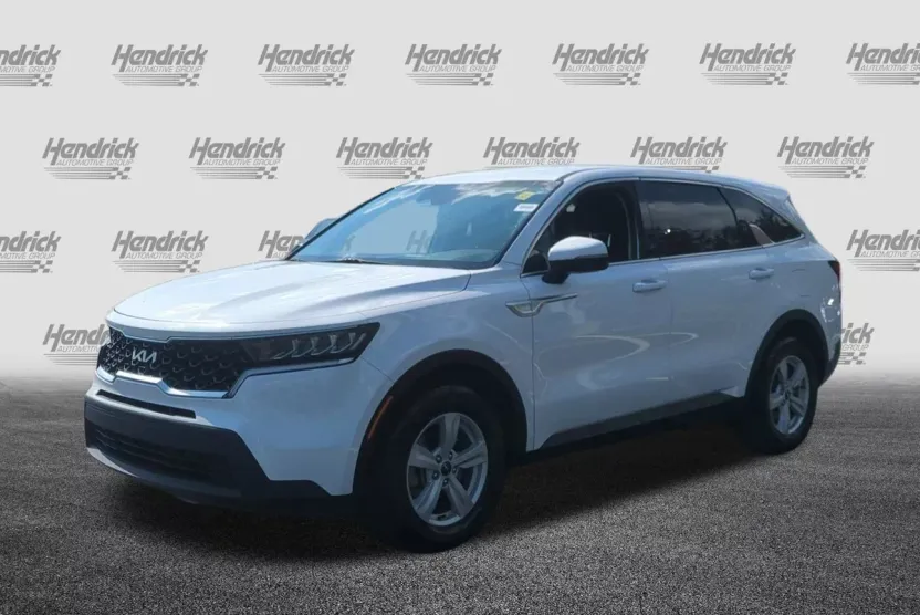 2022 Kia Sorento LX photo 1