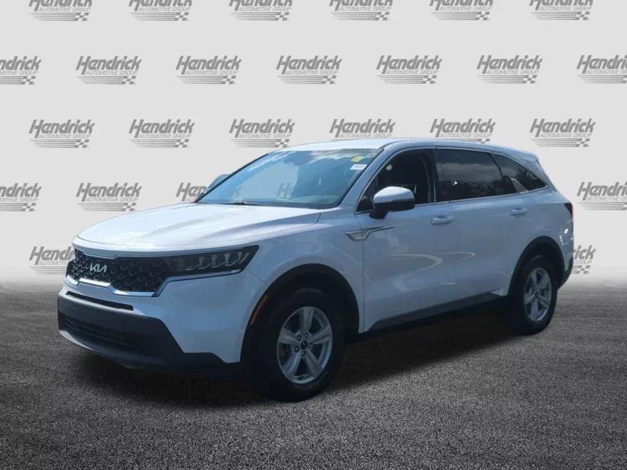 2022 Kia Sorento LX photo 1