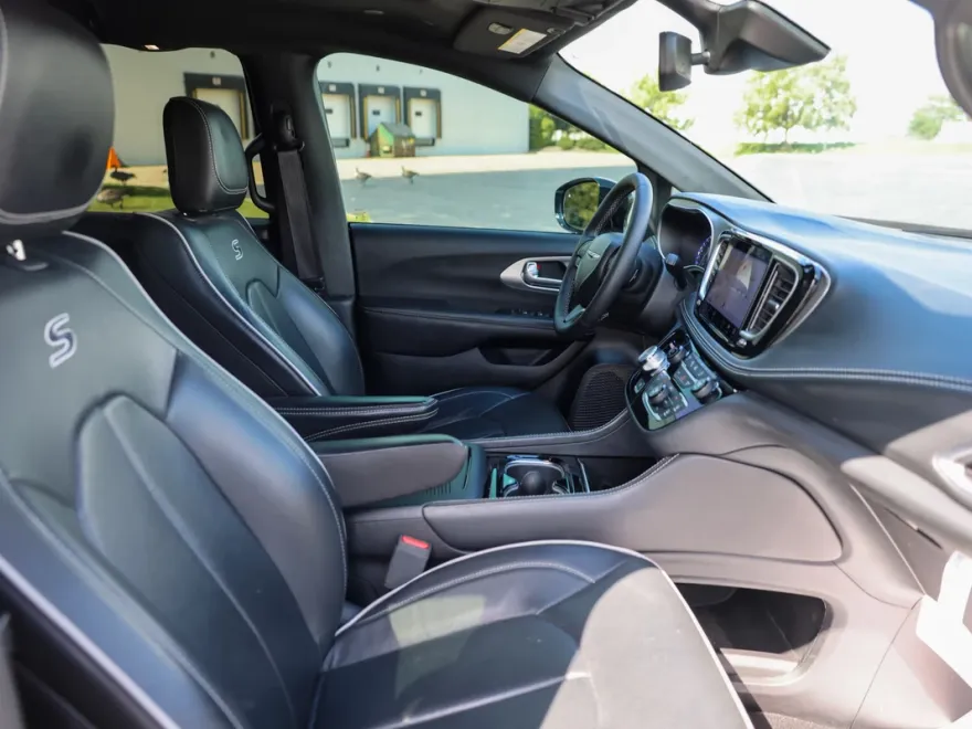 2024 Chrysler Pacifica Limited photo 1