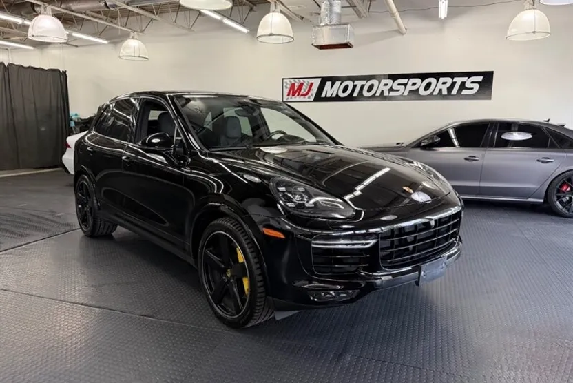 2018 Porsche Cayenne Turbo S photo 1