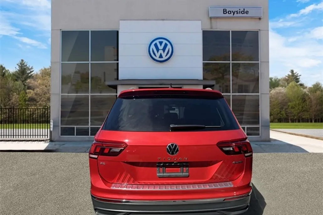 2022 Volkswagen Tiguan SE photo 1