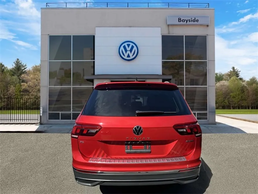 2022 Volkswagen Tiguan SE photo 1