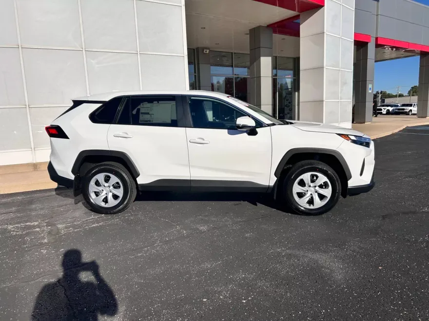 2025 Toyota RAV4 LE photo 1
