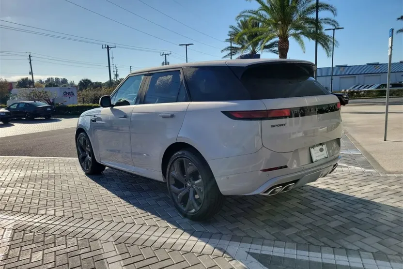 2025 Land Rover Range Rover Sport SE photo 1