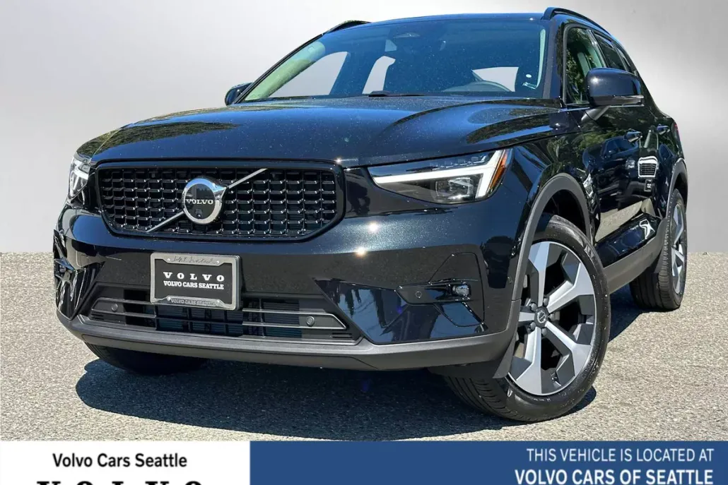 2025 Volvo XC40 Plus photo 1