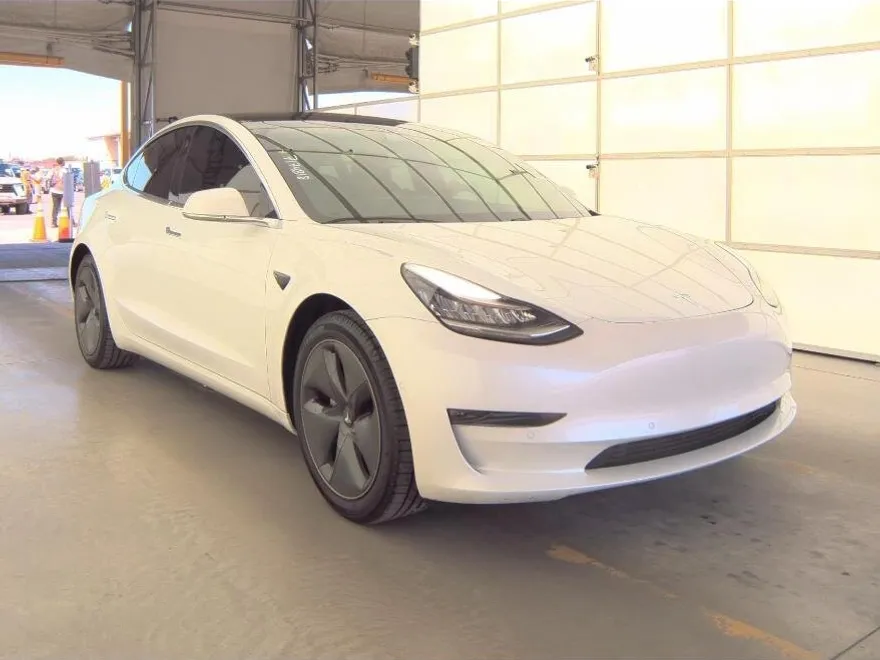 2020 Tesla Model 3 Standard Range photo 1