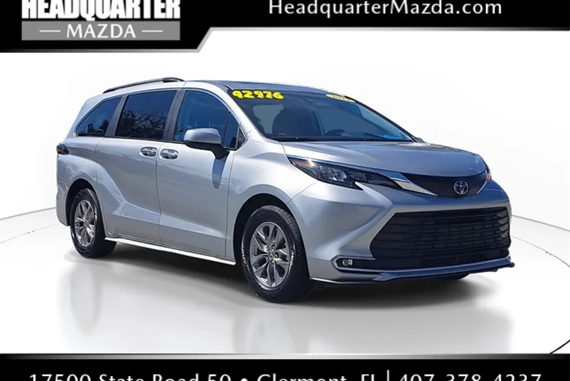 2024 Toyota Sienna XLE photo 1