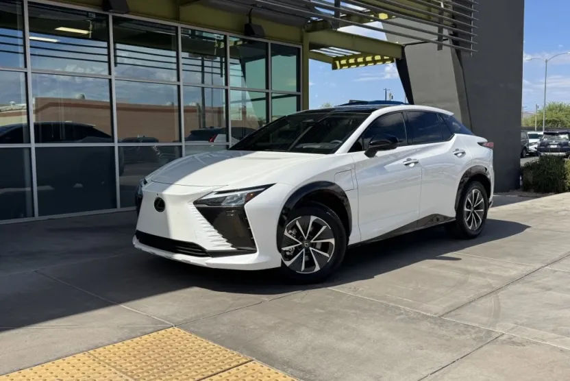 2023 Lexus RZ 450e Premium photo 1