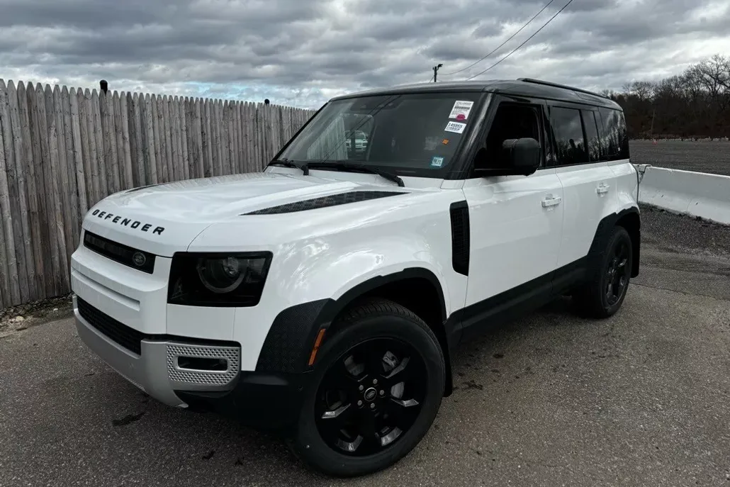 2025 Land Rover Defender S photo 1