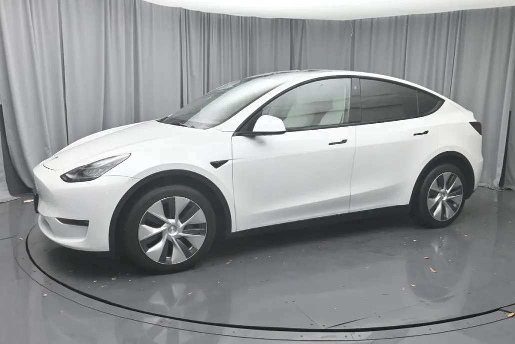 2022 Tesla Model Y Long Range photo 1