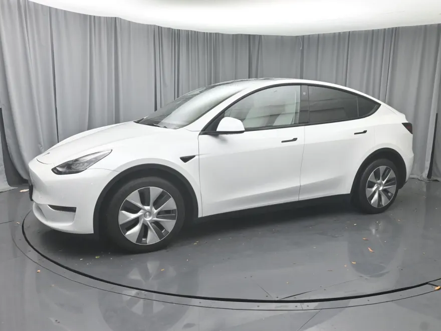 2022 Tesla Model Y Long Range photo 1