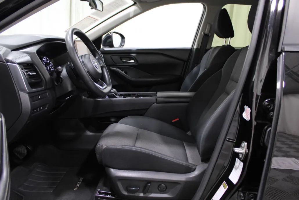 2024 Nissan Rogue SV photo 1