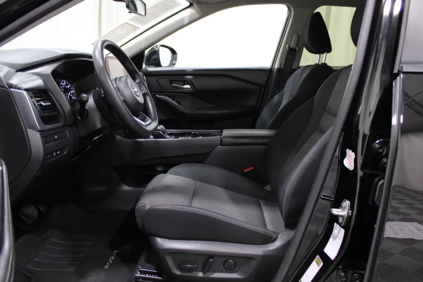 2024 Nissan Rogue SV photo 1
